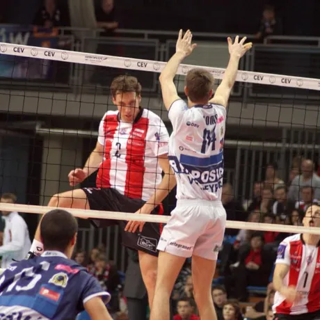 mecz Asseco Resovia - Kaposvari Roplabda - Hala Podpromie - Rzeszów - 17.11.2010 - fot 9
