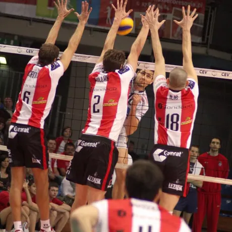 mecz Asseco Resovia - Kaposvari Roplabda - Hala Podpromie - Rzeszów - 17.11.2010 - fot 5