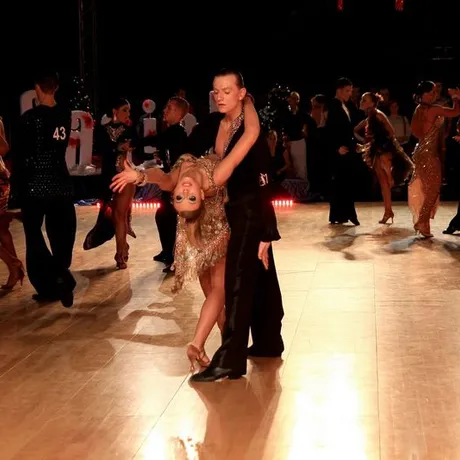 Mikołajkowy Turniej Tańca Towarzyskiego Gasiek 2011 - fot 1