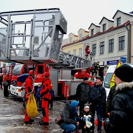 XX Finał WOŚP - Rzeszów - Rynek - 8.01.2012 - fot 23