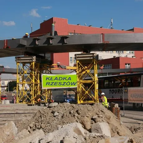 Kładka zamontowana - fot 2