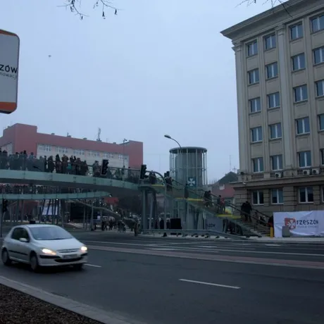  Fotogaleria z otwarcia okrągłej kładki w Rzeszowie - fot 1