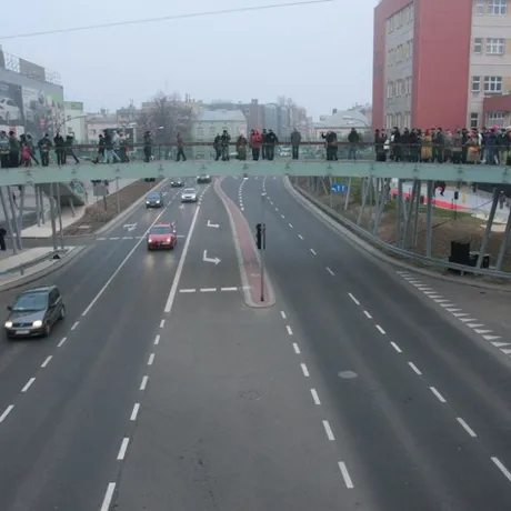 Fotogaleria z otwarcia okrągłej kładki w Rzeszowie - fot 10
