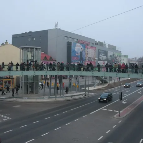  Fotogaleria z otwarcia okrągłej kładki w Rzeszowie - fot 9