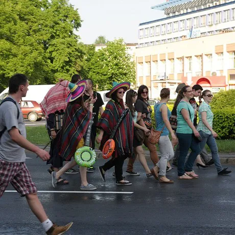 Studencki korowód RzeszówJuwenalia 2013  - fot 37