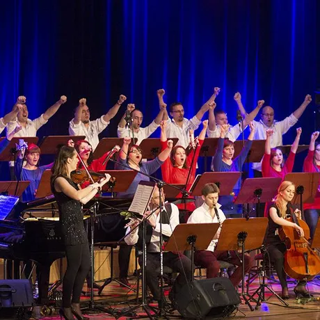 Queen Symfonicznie w Filharmonii Podkarpackiej - fot 32
