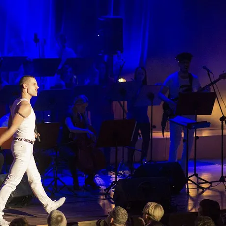 Queen Symfonicznie w Filharmonii Podkarpackiej - fot 5