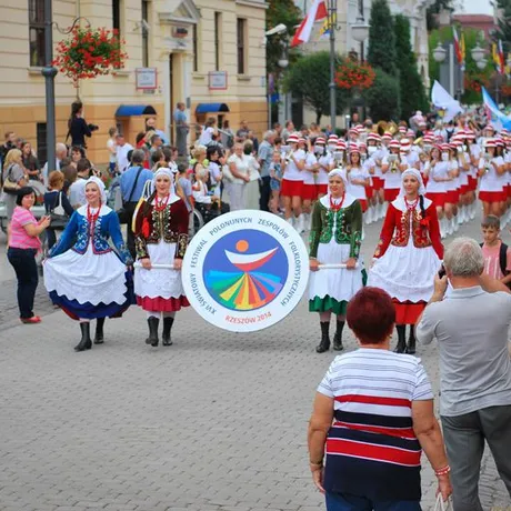Korowód Zespołów Polonijnych - Rzeszów 2014 - fot 24