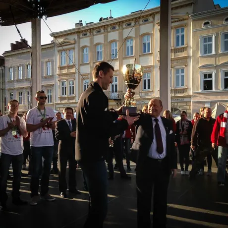 Asseco Resovia Mistrzem Polski. Feta na rynku - fot 32
