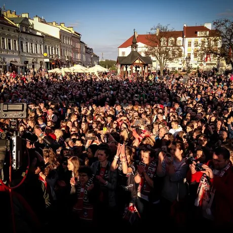 Asseco Resovia Mistrzem Polski. Feta na rynku - fot 6