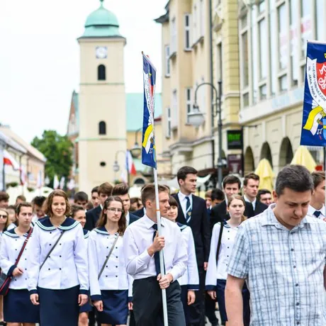 Boże Ciało. Procesja ulicami Rzeszowa - fot 35