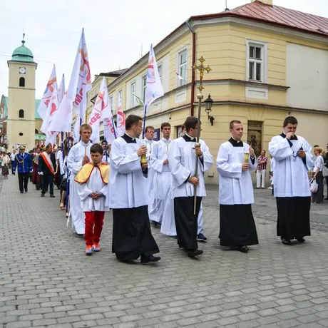 Boże Ciało. Procesja ulicami Rzeszowa - fot 47