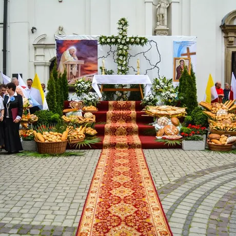 Boże Ciało. Procesja ulicami Rzeszowa - fot 44