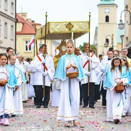 Boże Ciało. Procesja ulicami Rzeszowa - fot 13