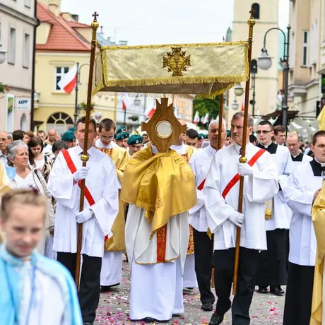 Boże Ciało. Procesja ulicami Rzeszowa - fot 12