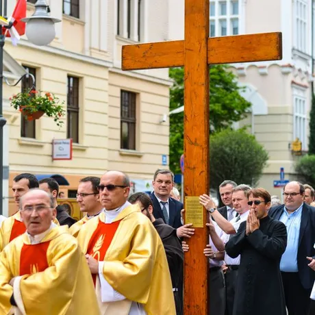 Boże Ciało. Procesja ulicami Rzeszowa - fot 3