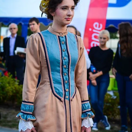 Narodowe Czytanie. Moda XIX wieku - fot 11