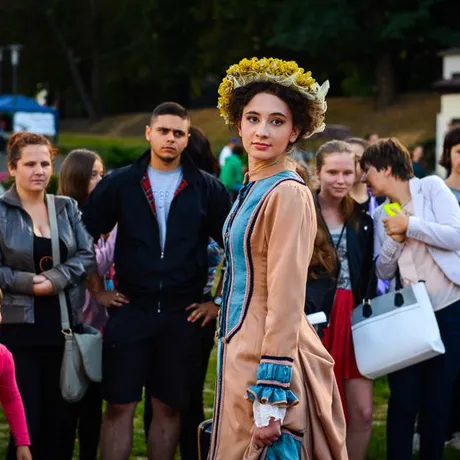 Narodowe Czytanie. Moda XIX wieku - fot 9