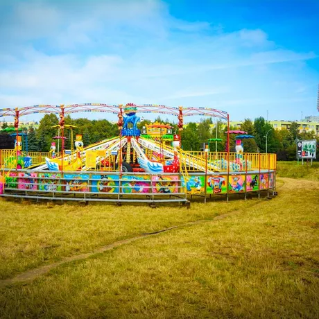 Wesołe miasteczko przy Wyspiańskiego - fot 3