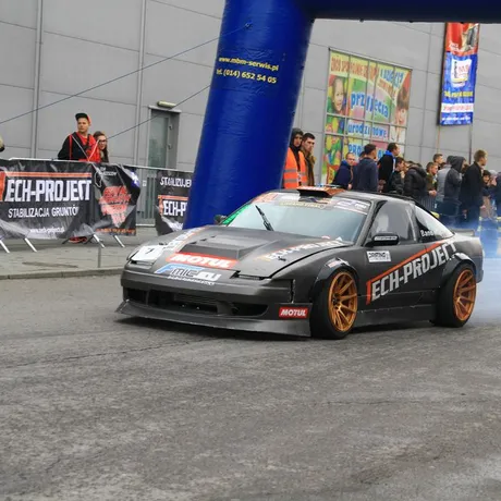 Pokazy driftu na Festiwalu Motoryzacyjnym w Rzeszowie  - fot 39