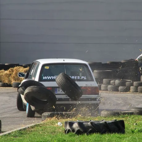 Pokazy driftu na Festiwalu Motoryzacyjnym w Rzeszowie  - fot 26
