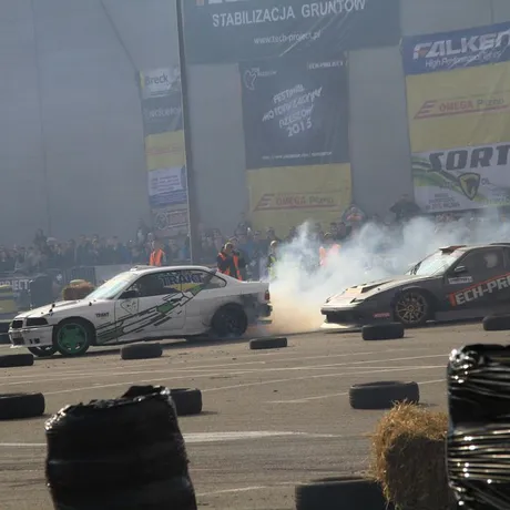 Pokazy driftu na Festiwalu Motoryzacyjnym w Rzeszowie  - fot 22