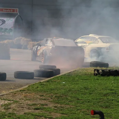 Pokazy driftu na Festiwalu Motoryzacyjnym w Rzeszowie  - fot 20