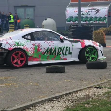 Pokazy driftu na Festiwalu Motoryzacyjnym w Rzeszowie  - fot 17