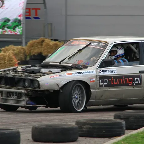 Pokazy driftu na Festiwalu Motoryzacyjnym w Rzeszowie  - fot 16