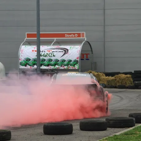 Pokazy driftu na Festiwalu Motoryzacyjnym w Rzeszowie  - fot 13