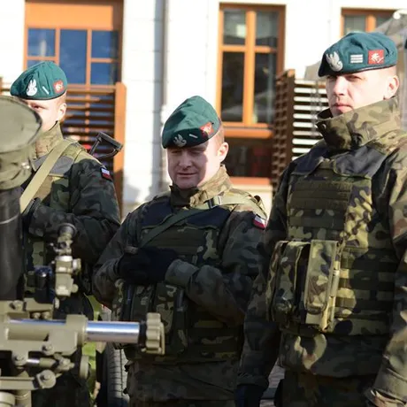 Żołnierze polscy i amerykańscy na Rynku - fot 10