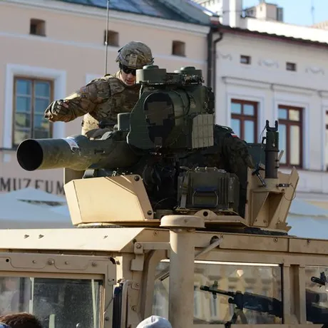 Żołnierze polscy i amerykańscy na Rynku - fot 11