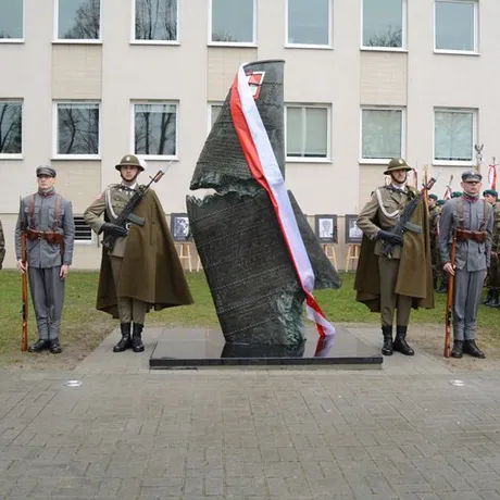 Odsłonięcie pomnika smoleńskiego - fot 32