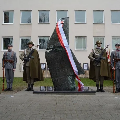 Odsłonięcie pomnika smoleńskiego - fot 28