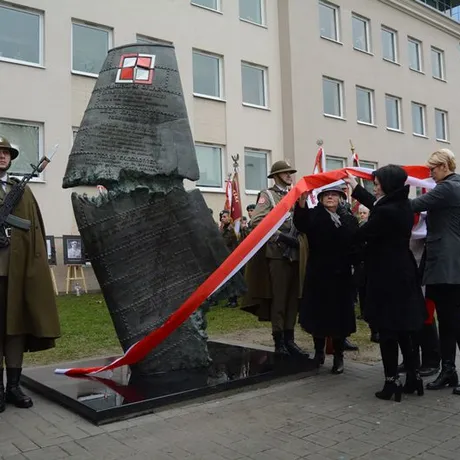 Odsłonięcie pomnika smoleńskiego - fot 5
