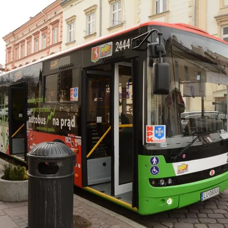 Elektryczny autobus na ulicach Rzeszowa - fot 1