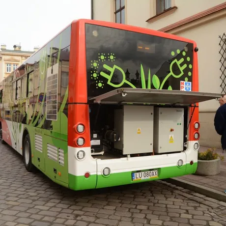 Elektryczny autobus na ulicach Rzeszowa - fot 5
