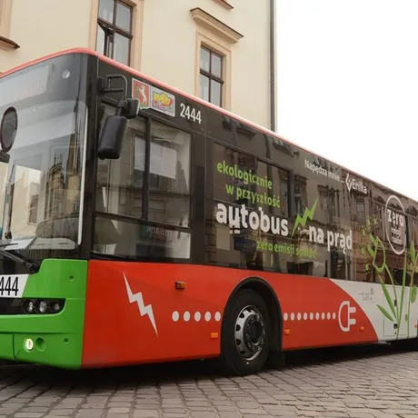 Elektryczny autobus na ulicach Rzeszowa - fot 4