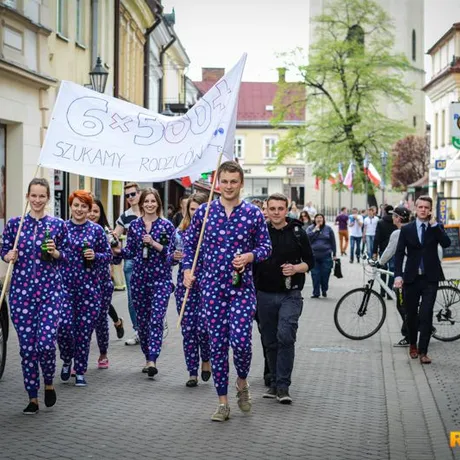 XXIII Rzeszowskie Juwenalia: Korowód na Rynku - fot 30