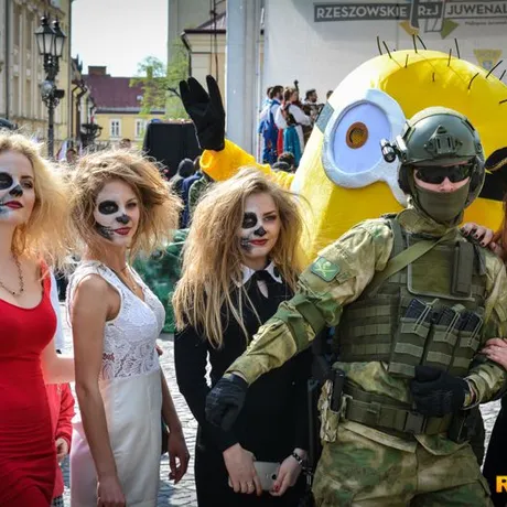XXIII Rzeszowskie Juwenalia: Korowód na Rynku - fot 12