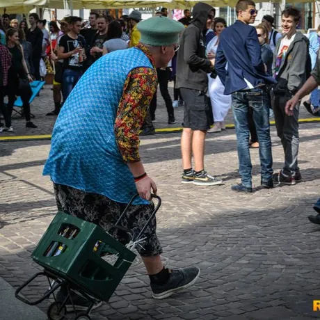 XXIII Rzeszowskie Juwenalia: Korowód na Rynku - fot 10