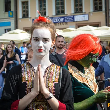 XXIII Rzeszowskie Juwenalia: Korowód na Rynku - fot 9