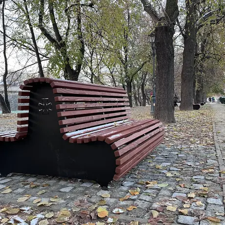 Nowe ławki na al. Lubomirskich - fot 10