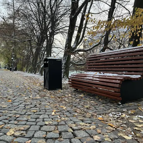 Nowe ławki na al. Lubomirskich - fot 2