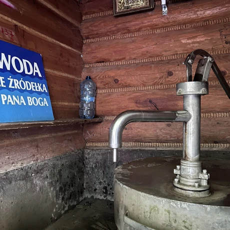 Cudowne źródełko "Studzianka" w Przylasku w Hermanowej - fot 2