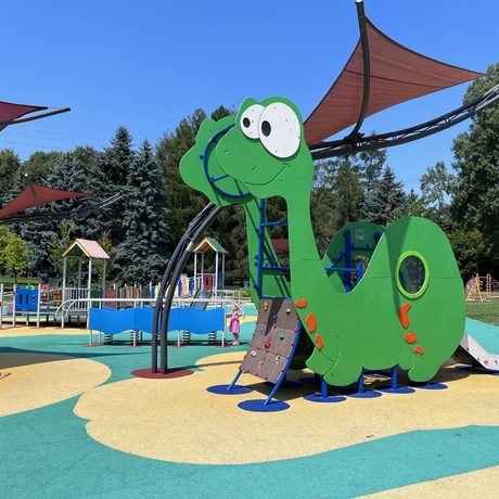 Integracyjny plac zabaw na os. Kmity w Rzeszowie - fot 1