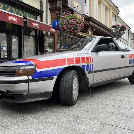 Zabytkowe pojazdy na rzeszowskim Rynku - fot 22