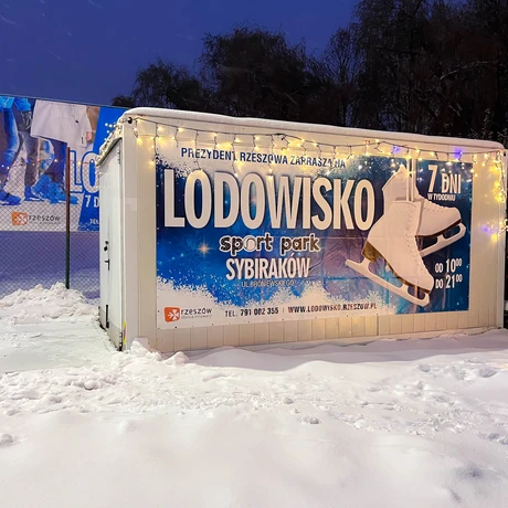 Lodowisko w Parku Sybiraków - sezon 2023 / 2024 - fot 5