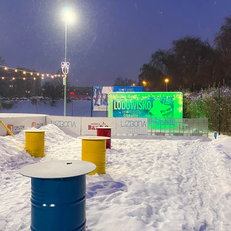 Lodowisko w Parku Sybiraków - sezon 2023 / 2024 - fot 8