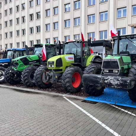 Protest rolników przed Urzędem Wojewódzkim w Rzeszowie - fot 20